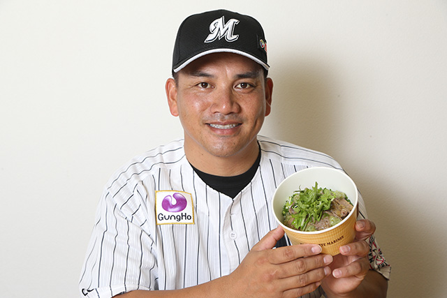 井口監督とハラミ焼肉丼ワサビソース