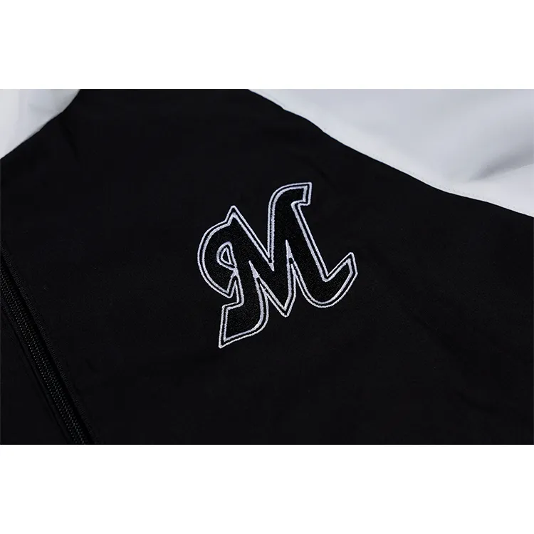 フーディーブルゾン