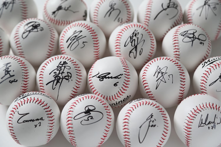 選手直筆サイン入りボール