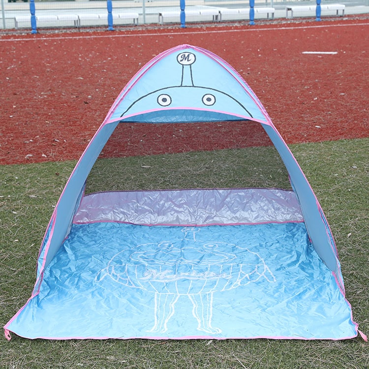 2021年入会特典グッズ　謎の魚ワンタッチテント