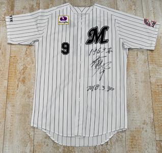 ホームユニフォーム