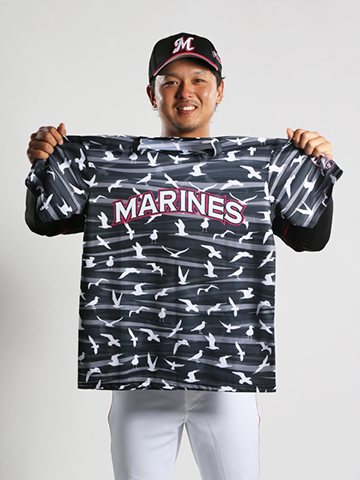 ブラックTシャツ