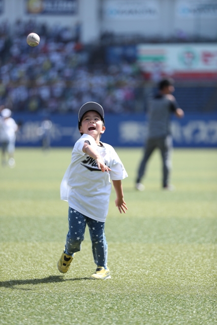 試合前グラウンドキャッチボール