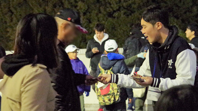 サンプリング配布の様子