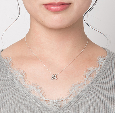 レディースMイニシャル ネックレス④