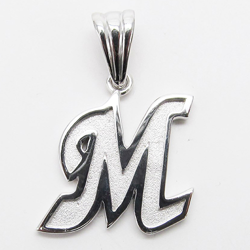 メンズMイニシャル ネックレス①