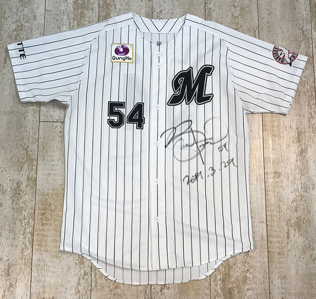 レアード選手ヒーローユニフォーム①