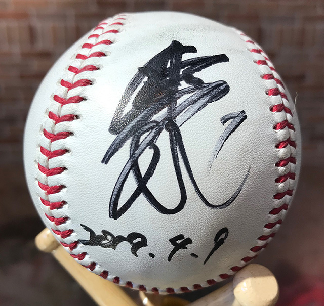 鈴木選手ヒーロー試合球