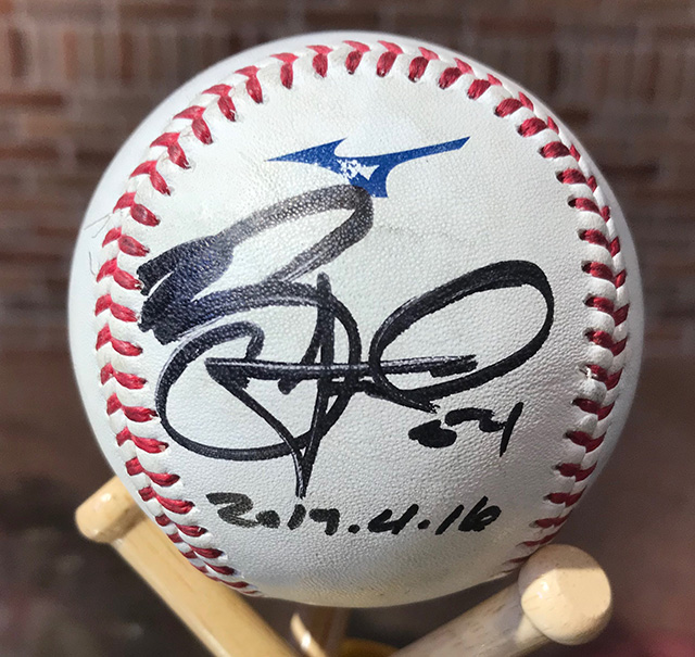 レアード選手ヒーロー試合球