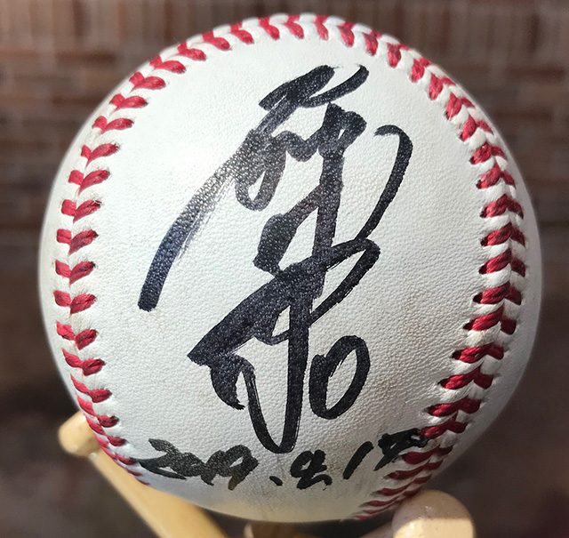 荻野貴選手ヒーロー試合球