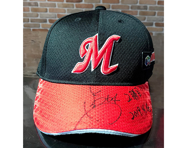 二木投手ヒーローキャップ①