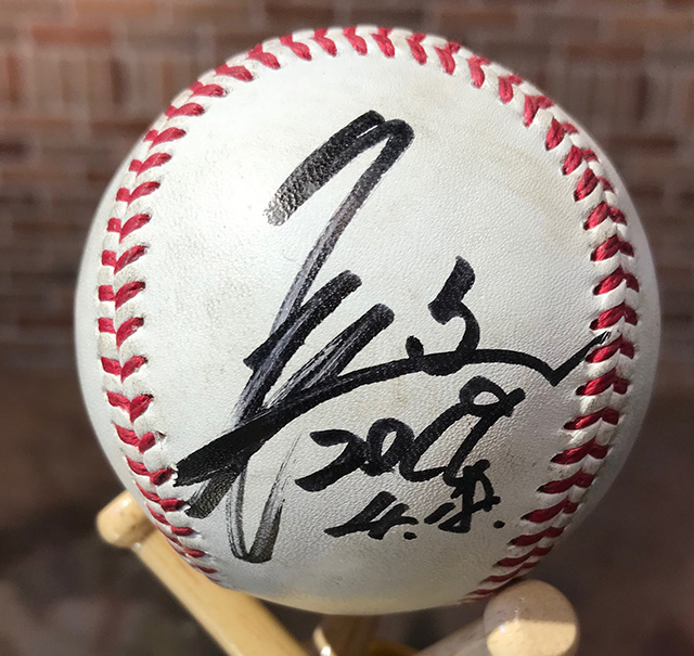 角中選手ヒーロー試合球