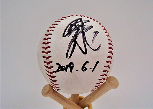 鈴木選手ヒーロー試合球