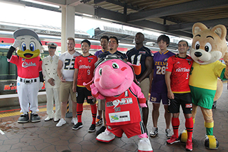 ラッピング電車入両