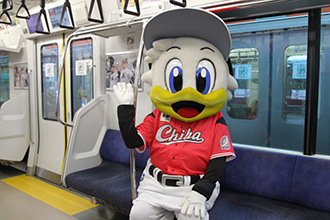 ラッピング電車内1