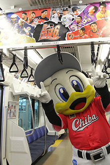 ラッピング電車内2