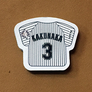 革製ピンバッジ(角中選手)