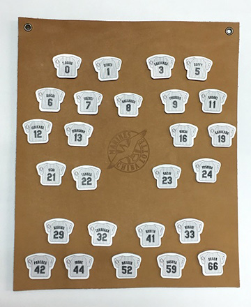 革製ピンバッジ(全選手)