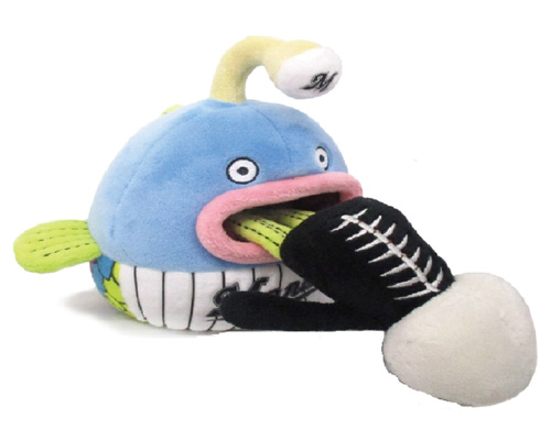 謎の魚ぬいぐるみ