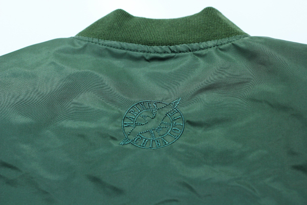 ジャケットオリーブ背面刺繍アップ