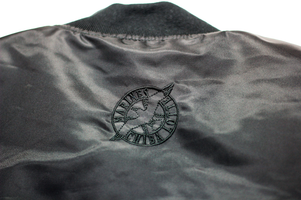 ジャケット黒背面刺繍アップ