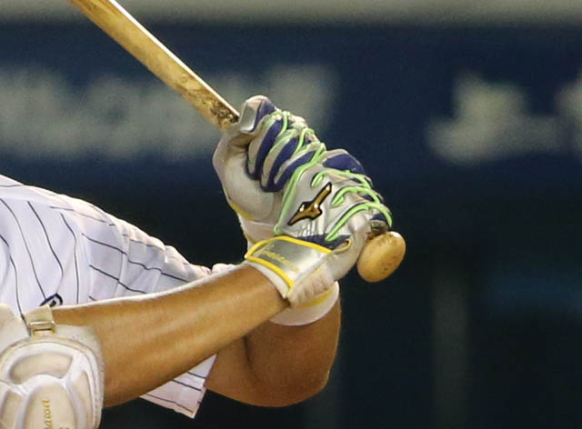 サイン入りバッティンググローブ