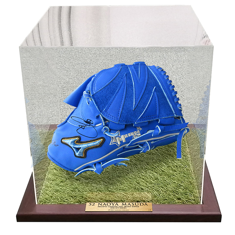 益田投手直筆サイン入りグローブ