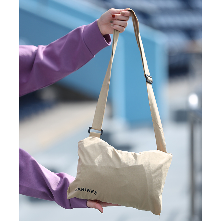 サコッシュ ナイロンウィンドブレーカー