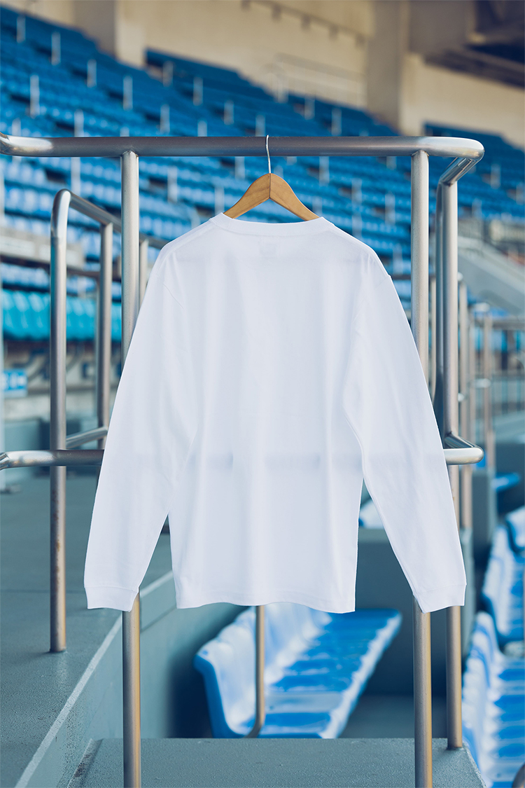 胸プリント長袖Ｔシャツ