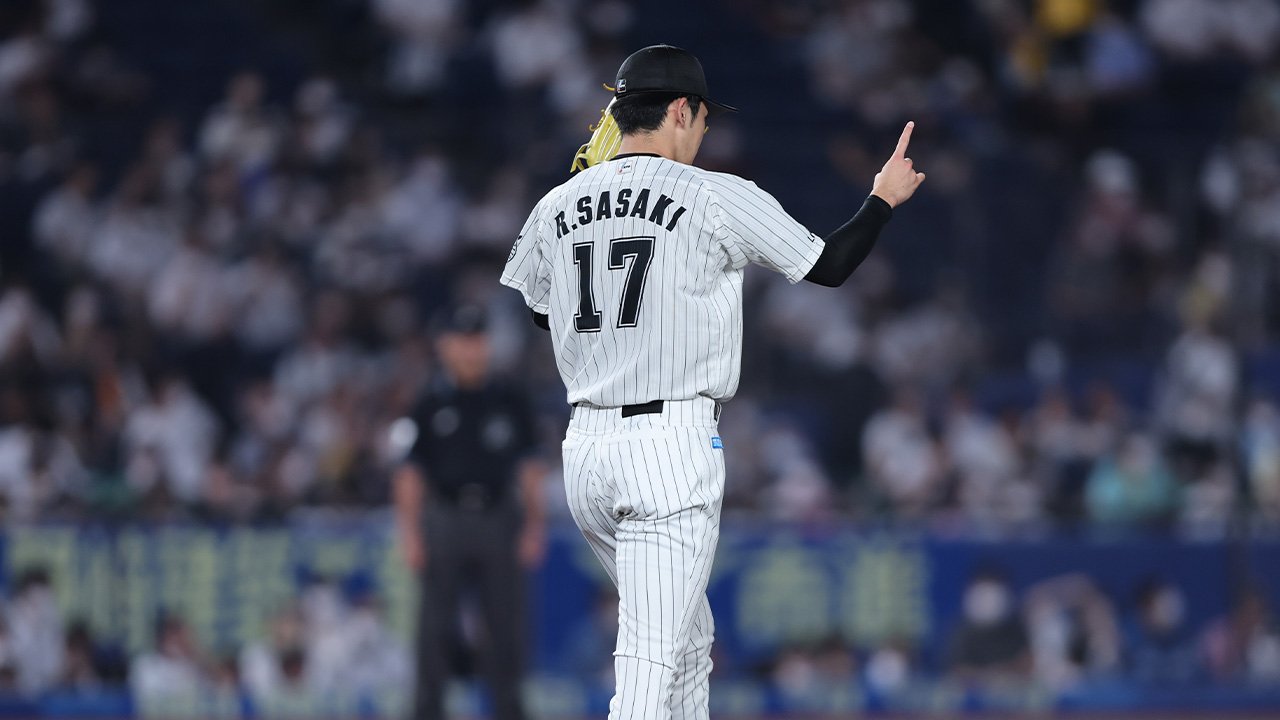 17 佐々木 朗希 選手名鑑2022 - 千葉ロッテマリーンズ