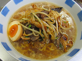 こってりホルモンラーメン 980円
