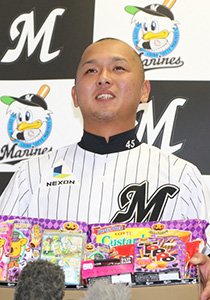 田村選手が8月月間ヒーローインタビュー賞を受賞 千葉ロッテマリーンズ