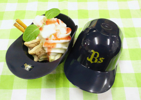 “オリックスヘルメットパフェ