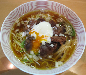 関西風 牛スジ煮込みラーメン 1,000円