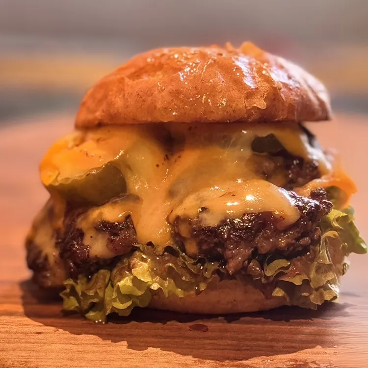 和牛チーズバーガー