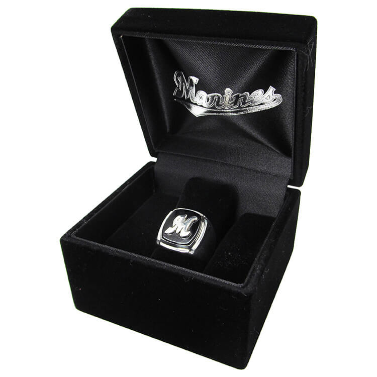 マリーンズ プレムアムジュエリーMロゴオニキスリングメンズ