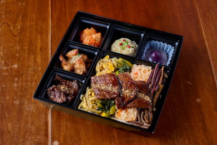 石川慎吾のヘルシービビンバとこだわり3種の焼肉弁当