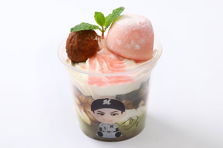 恭大の雪見だいふくと桜の抹茶パフェ