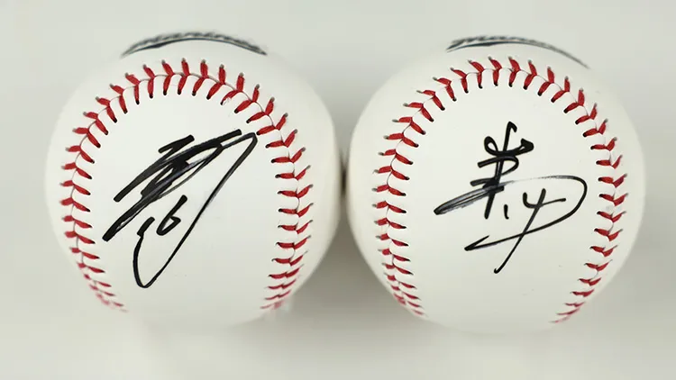 【抽選】直筆サイン入り白ボール